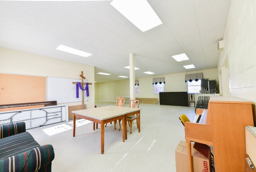 More Photos Of 3901 Raeford Rd, Fayetteville Religious Facility For Lease