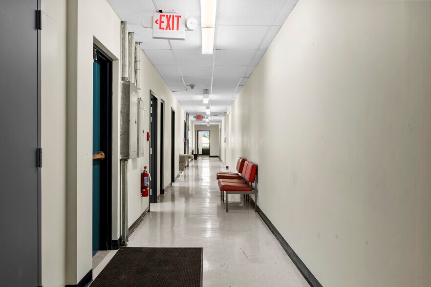 More Photos Of 30-32 N Russell Rd, Albany Office For Sale