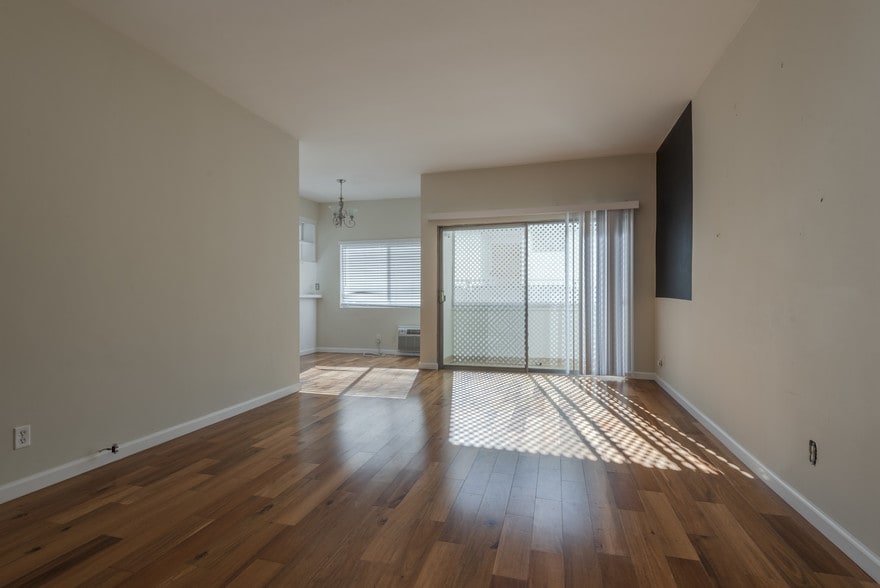 More Photos Of 1214 N Clark St, West Hollywood Apartments For Sale