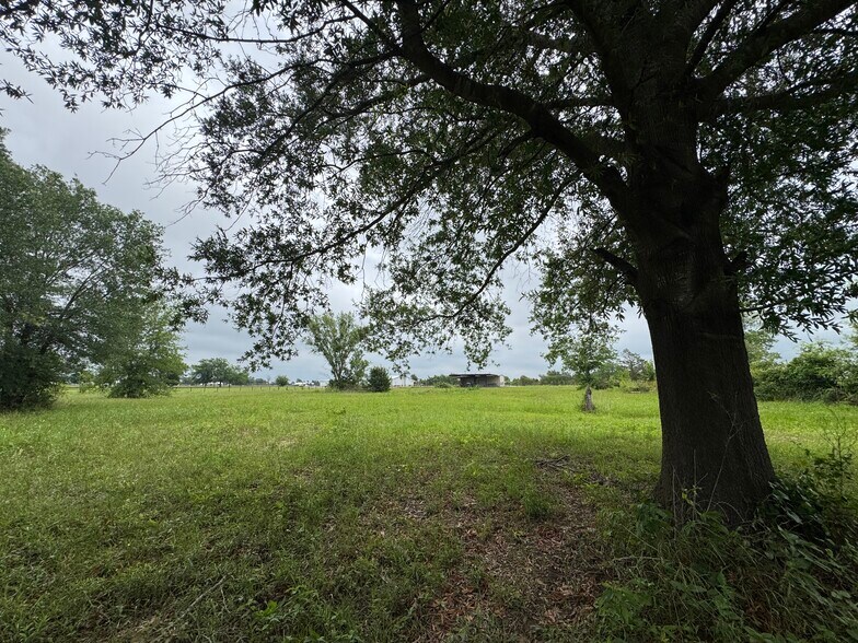 More Photos Of 3552 S State Highway 19, Emory Warehouse For Sale