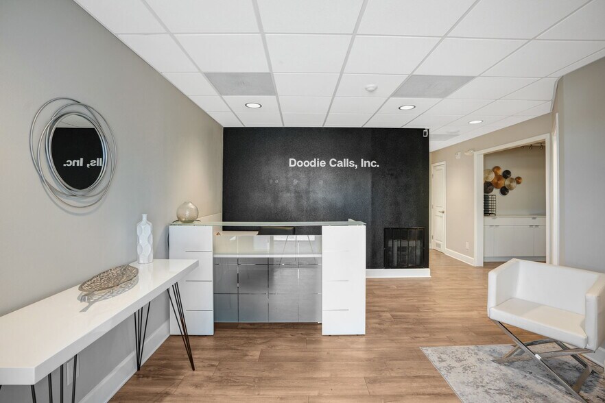 More Photos Of 1505 Tamiami Trl S, Venice Medical For Sale