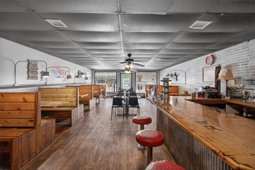 More Photos Of 206 Hwy 20, Salina Restaurant For Sale