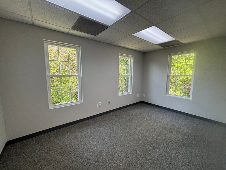 More Photos Of 152 Milestone Way, Greenville Office For Lease