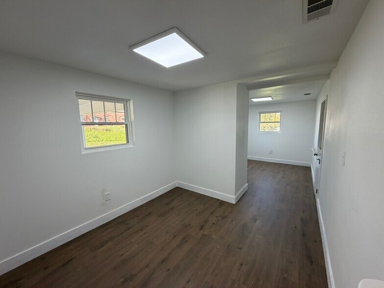 More Photos Of 1710 & 1714 Erin St, Jackson Office For Sale