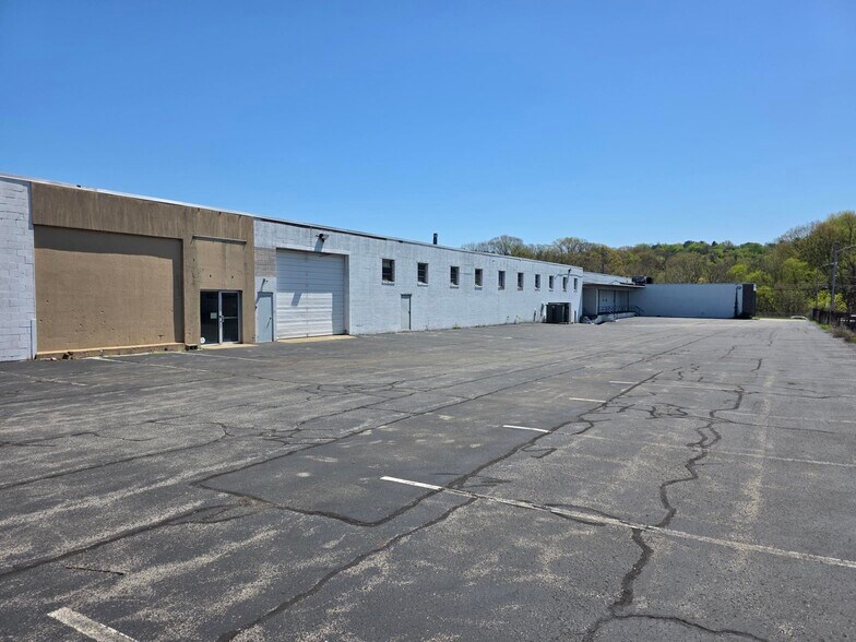More Photos Of 750 Trumbull Dr, Pittsburgh Warehouse For Lease