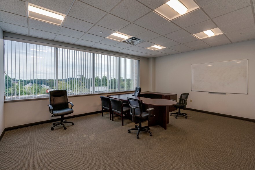 More Photos Of 8000 Brooktree Rd, Wexford Medical For Lease