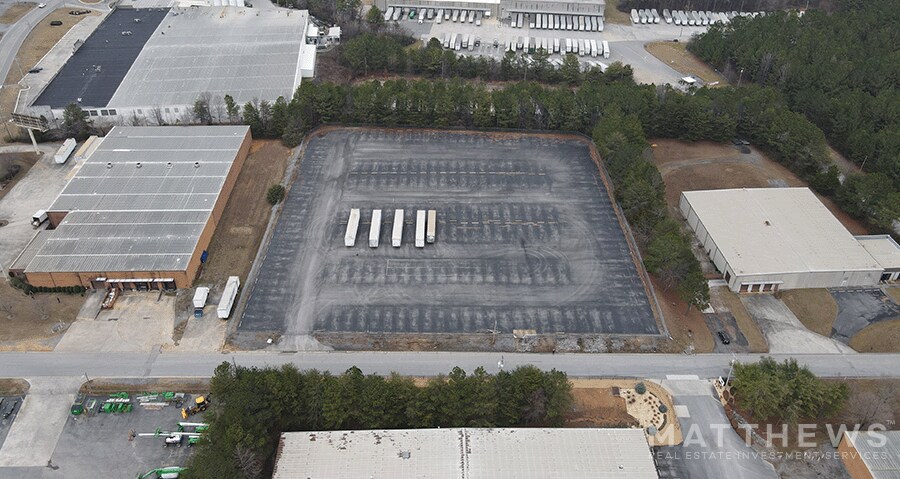 More Photos Of 3355 Blake Dr SW, Dalton Parking Lot For Lease