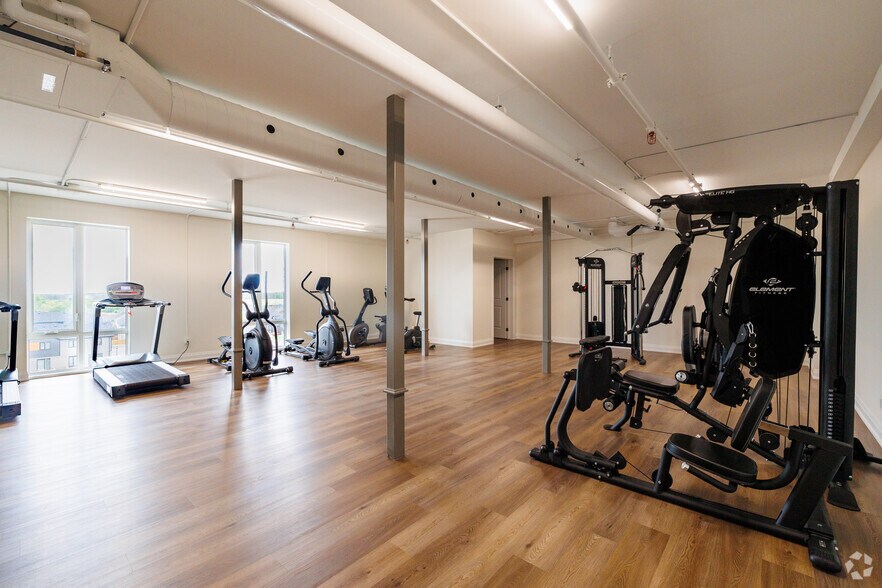More Photos Of 600 Sunningdale Rd E, London Apartments For Lease