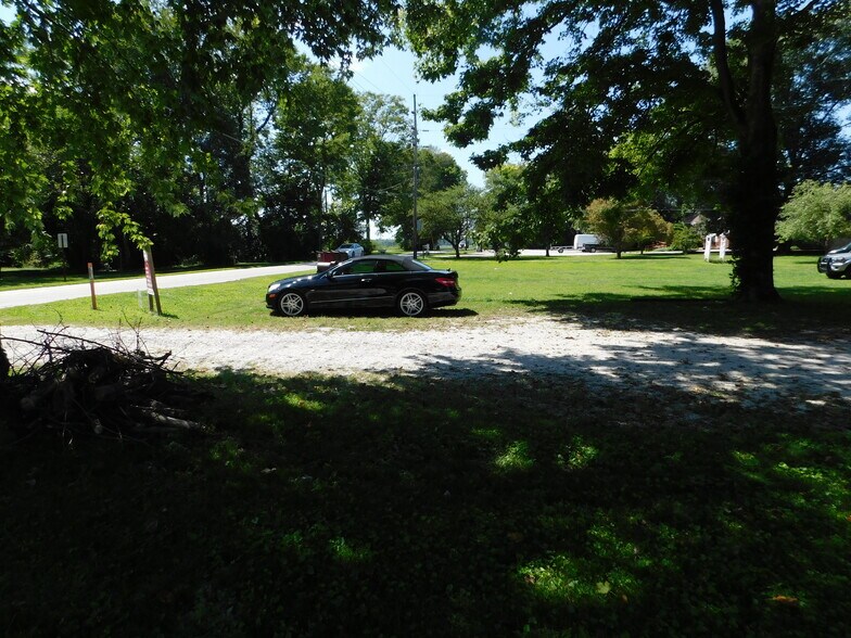 More Photos Of 455 W Springhill Dr, Terre Haute Flex For Sale