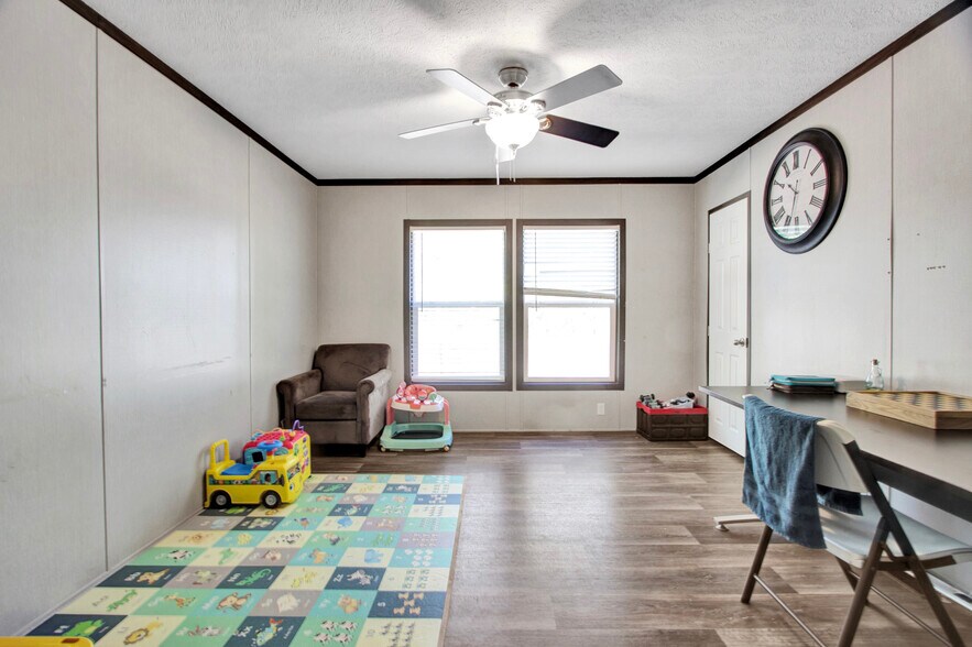 More Photos Of 464 McCaleb, Montgomery Specialty For Sale