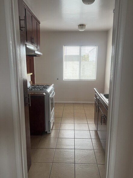 More Photos Of 16701 S Berendo Ave, Gardena Apartments For Sale