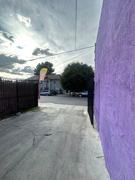 More Photos Of 2958 W Pico Blvd, Los Angeles Manufacturing For Lease
