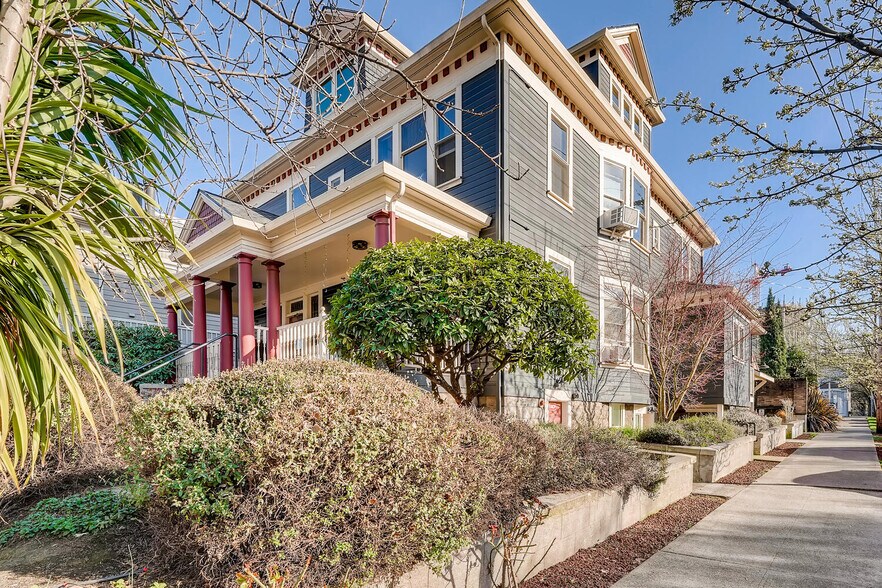 More Photos Of 1634 NW Everett St, Portland Apartments For Sale
