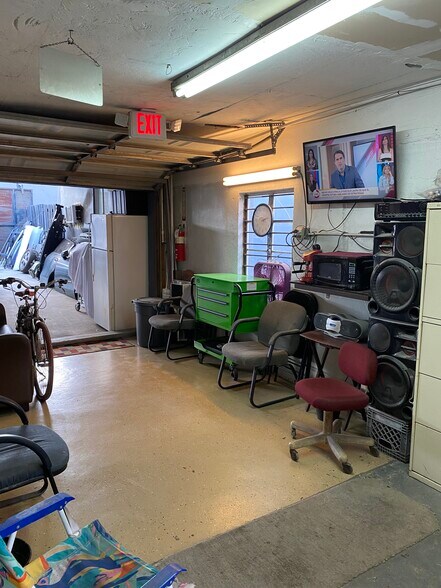 More Photos Of 4935 E 10th Ln, Hialeah Distribution For Sale