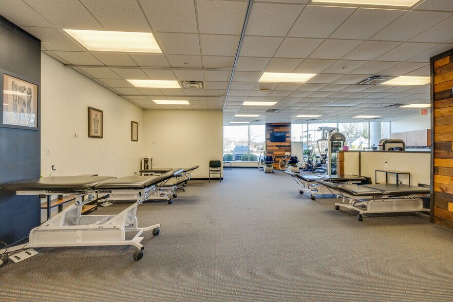 More Photos Of 400-444 Clinchfield St, Kingsport Medical For Sale
