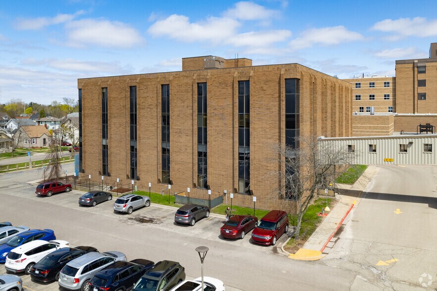 More Photos Of 405 Greenlawn Ave, Lansing Medical For Lease