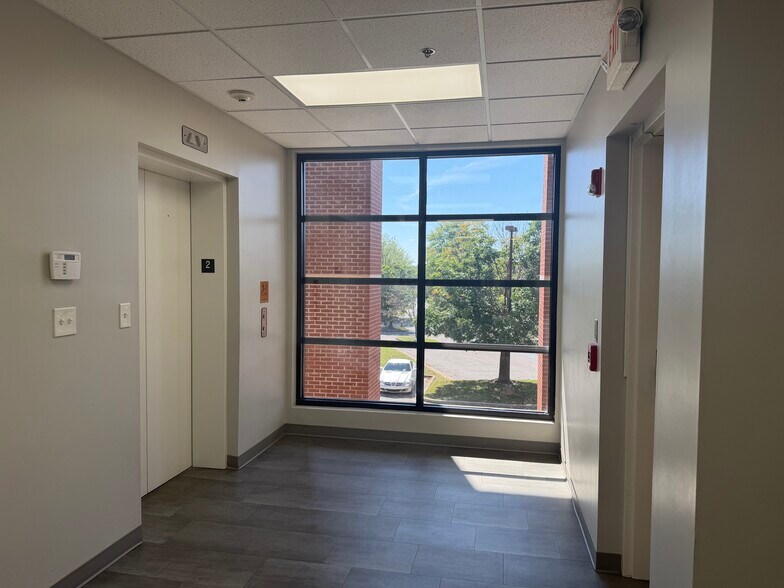 More Photos Of 1020 Monarch St, Lexington Office For Sale
