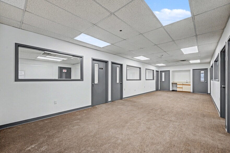 More Photos Of 11-25 Harding St, Middletown Warehouse For Lease