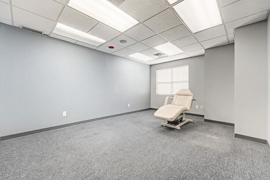 More Photos Of 2950 Crooks Rd, Rochester Hills Healthcare For Lease