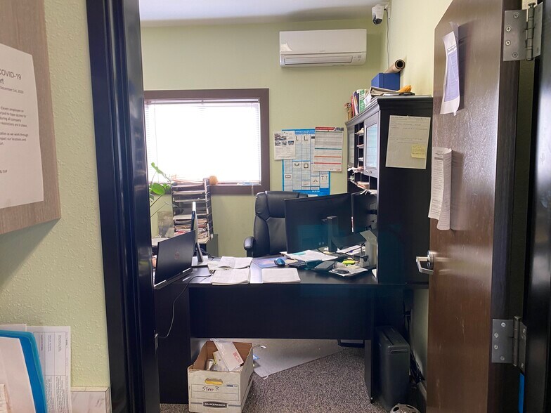 More Photos Of 1400 SE Township Rd, Canby Light Distribution For Lease