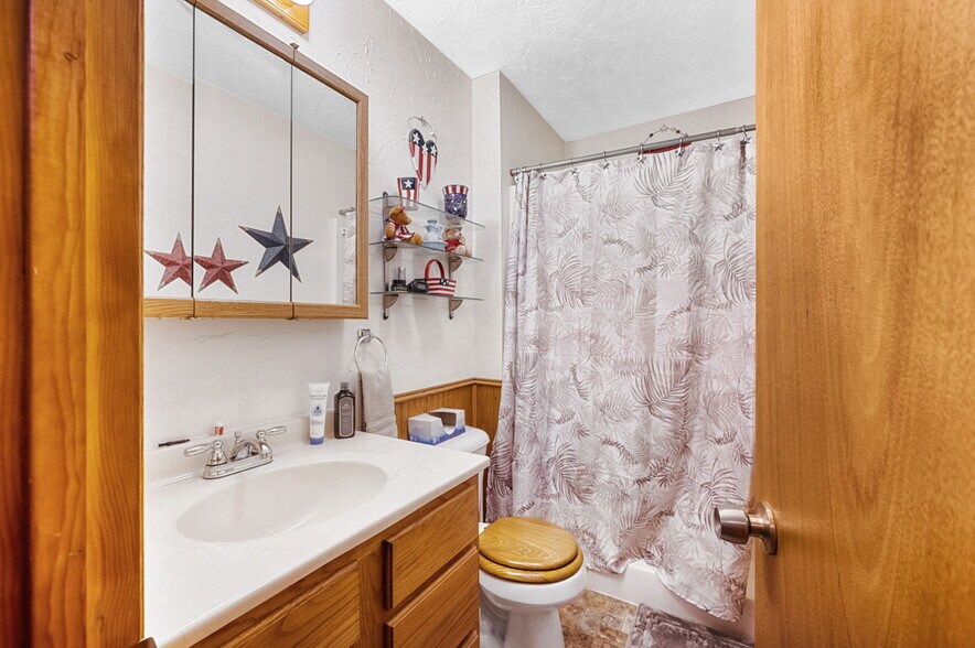 More Photos Of 10277 N 2130 Rd, Foss Convenience Store For Sale