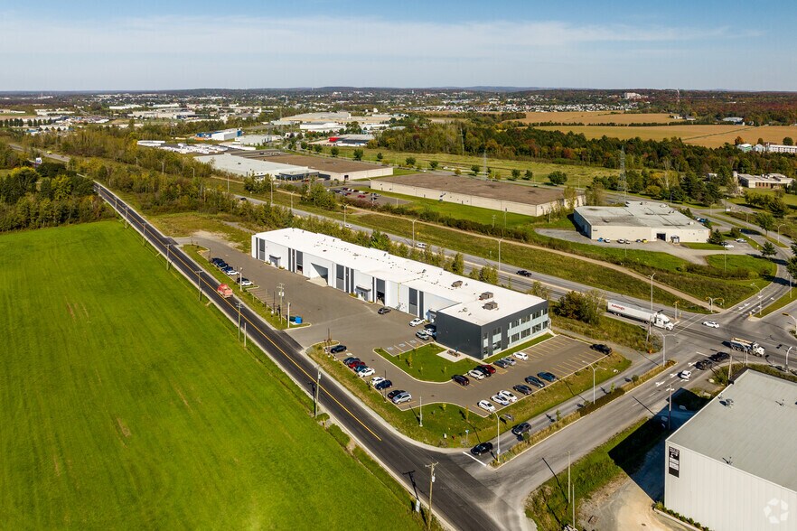 More Photos Of 825-855 Rue Bernard, Granby Industrial For Lease