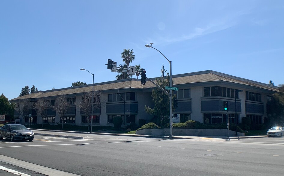 More Photos Of 155 W Hospitality Ln, San Bernardino Office For Sale
