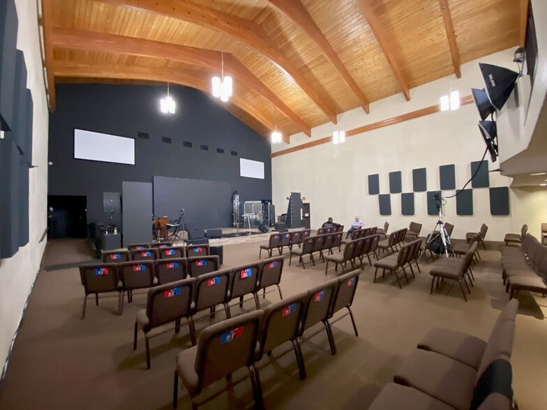 More Photos Of 4999 Holly Dr, San Diego Religious Facility For Lease