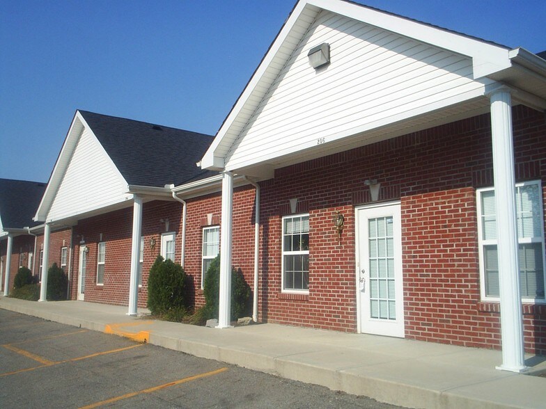 More Photos Of 192-206 Oak St, Columbus Flex For Lease