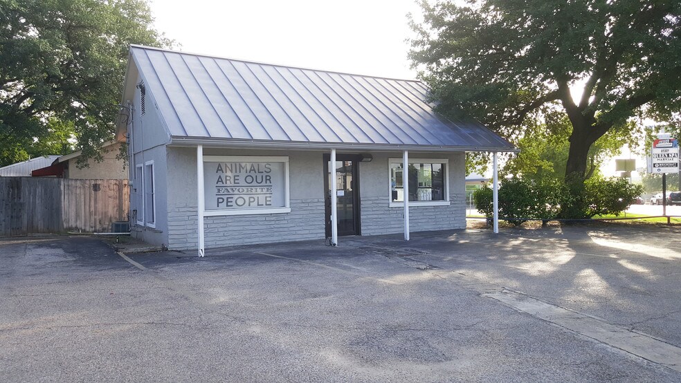 More Photos Of 2120 S Lamar Blvd, Austin Freestanding For Sale