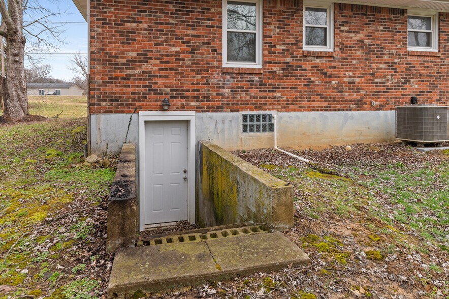 More Photos Of 3625 New Shepherdsville Rd, Bardstown Flex For Sale