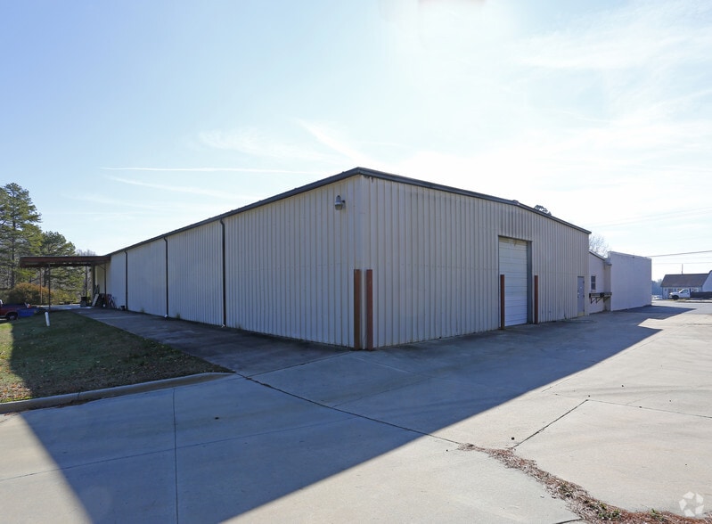 More Photos Of 1327-2000 Aj Tucker Loop, Midland Showroom For Lease