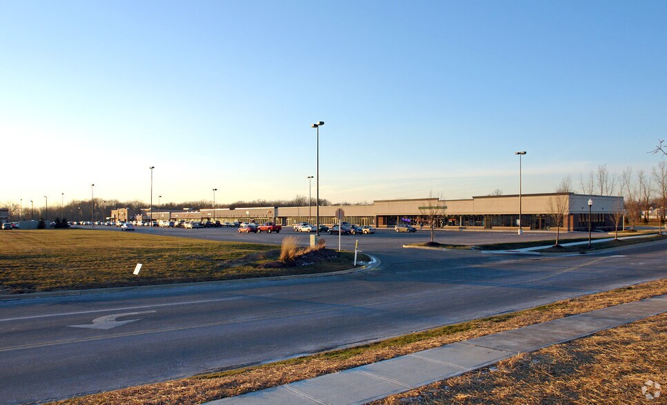 More Photos Of 548-658 E Broad St, Pataskala Storefront For Lease