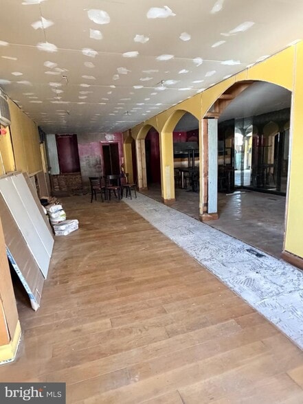 More Photos Of 5511 York Rd, Baltimore Storefront Retail Residential For Sale