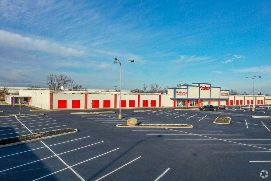 More Photos Of 3784-3800 W Broad St, Columbus Self Storage For Sale