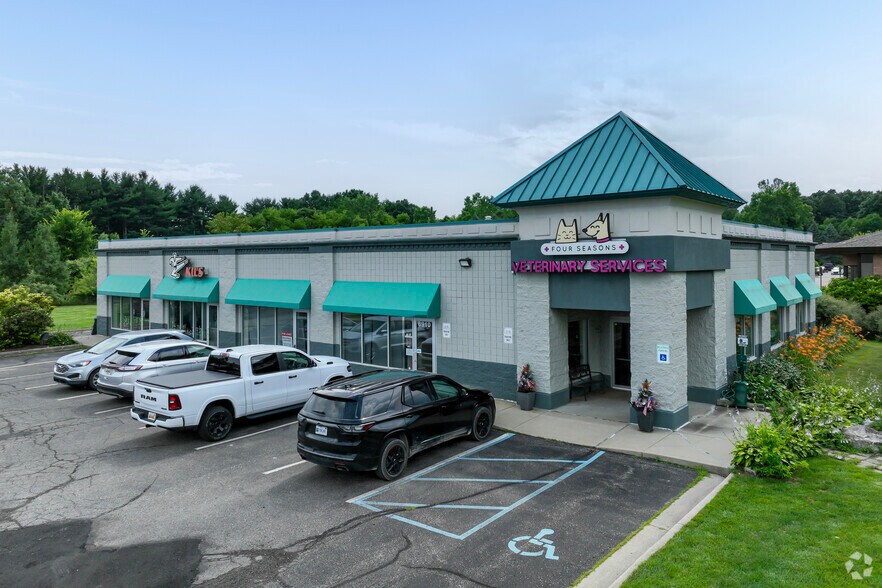 Primary Photo Of 6936 Grand River Rd, Brighton Freestanding For Lease