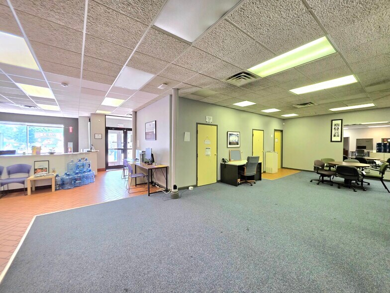 More Photos Of 1902 W Cermak Rd, Chicago Storefront Retail Residential For Lease