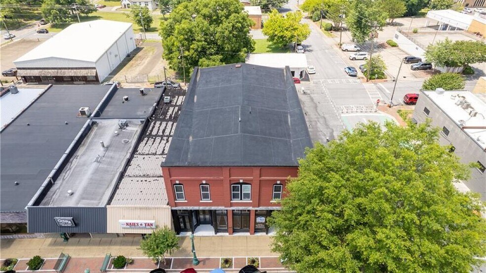 More Photos Of 35 N Main St, Jasper Loft Creative Space For Lease