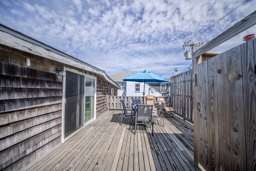 More Photos Of 21 Broadway ave, Fair Harbor Storefront Retail Residential For Sale