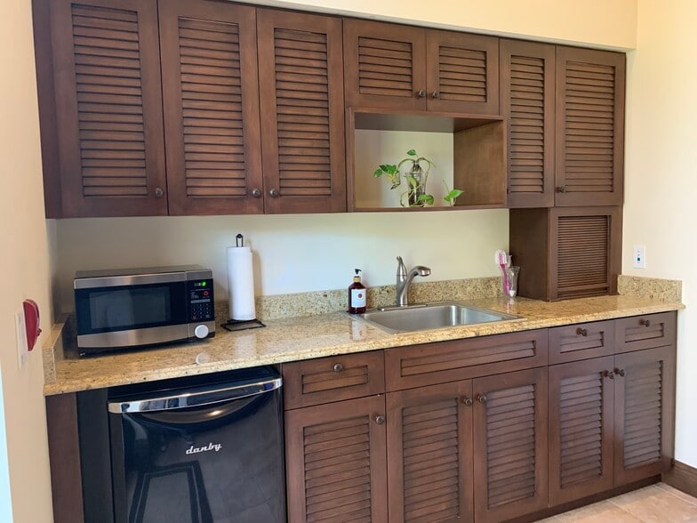 More Photos Of 1025 W Indiantown Rd, Jupiter Office For Lease