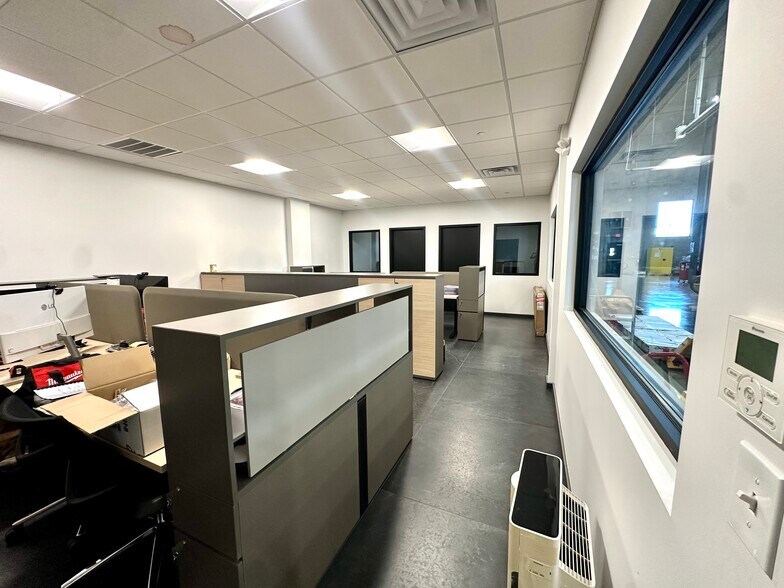 More Photos Of 651 N Michigan Ave, Kenilworth Service For Lease