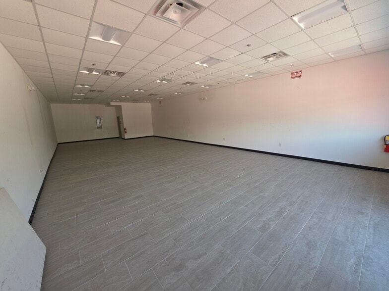 More Photos Of 3843 Glenwood Rd, Decatur Convenience Store For Lease