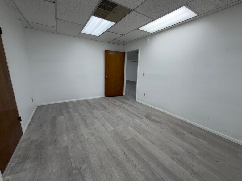 More Photos Of 618 Washburn Rd, Melbourne Manufacturing For Sale