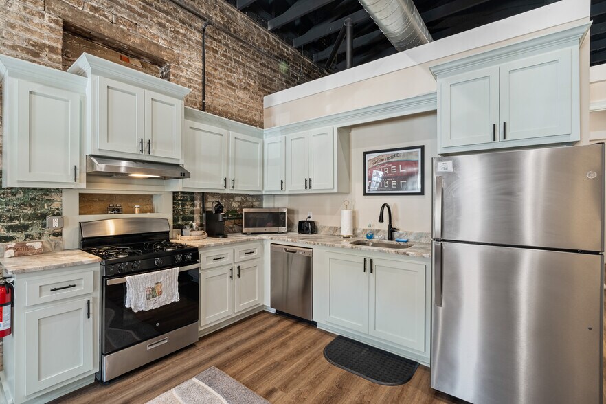 More Photos Of 531 Central Ave, Laurel Flex For Sale