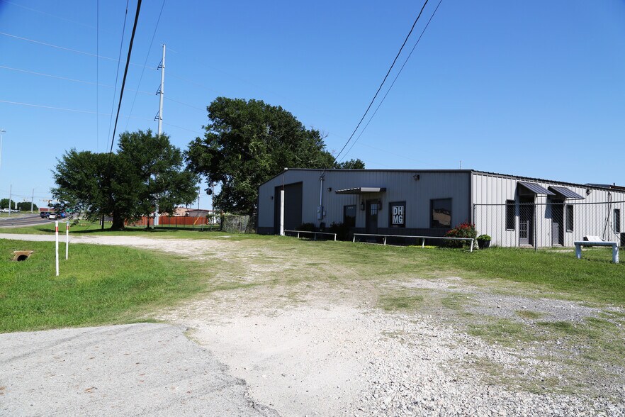 Primary Photo Of 105 FM 27 W, Fairfield Land For Sale