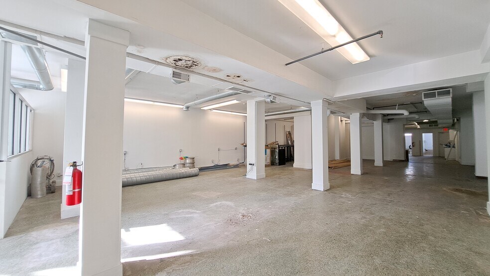 More Photos Of 248 Queen St E, Toronto Storefront For Sale