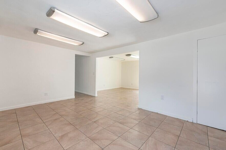 More Photos Of 31 Fulton Ave, Pasadena Light Manufacturing For Sale