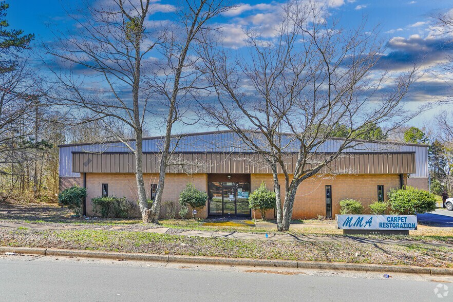 More Photos Of 2032 Gateway Blvd, Charlotte Warehouse For Sale