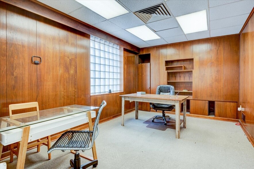 More Photos Of 100 W Antietam St, Hagerstown Office For Lease