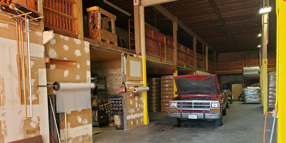 More Photos Of 204 Lecompton Rd, Perry Manufacturing For Lease